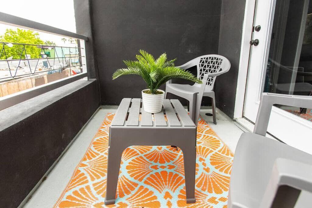 Restaurants-Pets-Professionals-Fastwifi-A C-Patios Apartment San Diego Luaran gambar