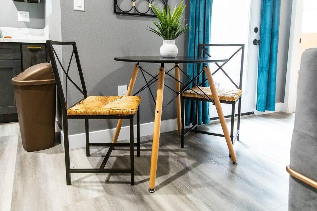 Restaurants-Pets-Professionals-Fastwifi-A C-Patios Apartment San Diego Luaran gambar