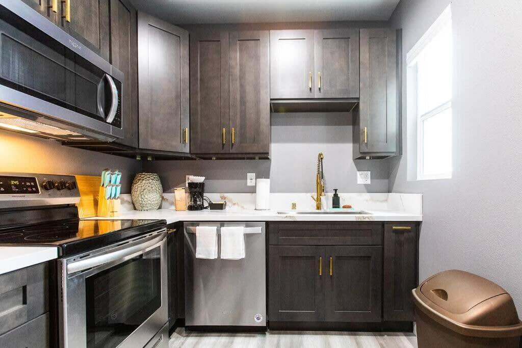 Restaurants-Pets-Professionals-Fastwifi-A C-Patios Apartment San Diego Luaran gambar