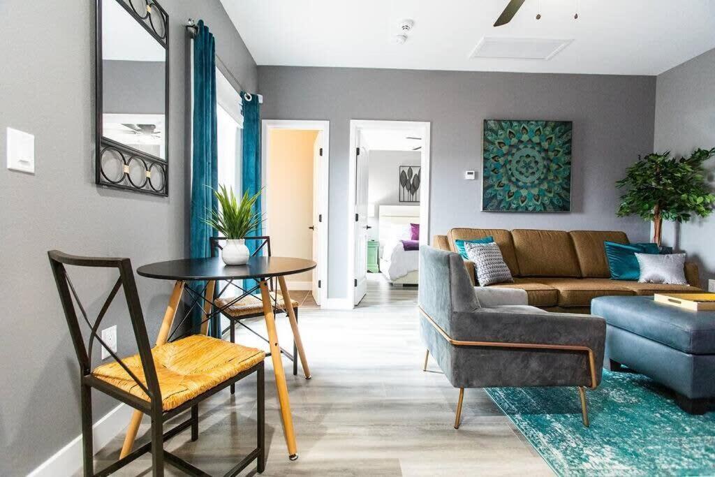 Restaurants-Pets-Professionals-Fastwifi-A C-Patios Apartment San Diego Luaran gambar