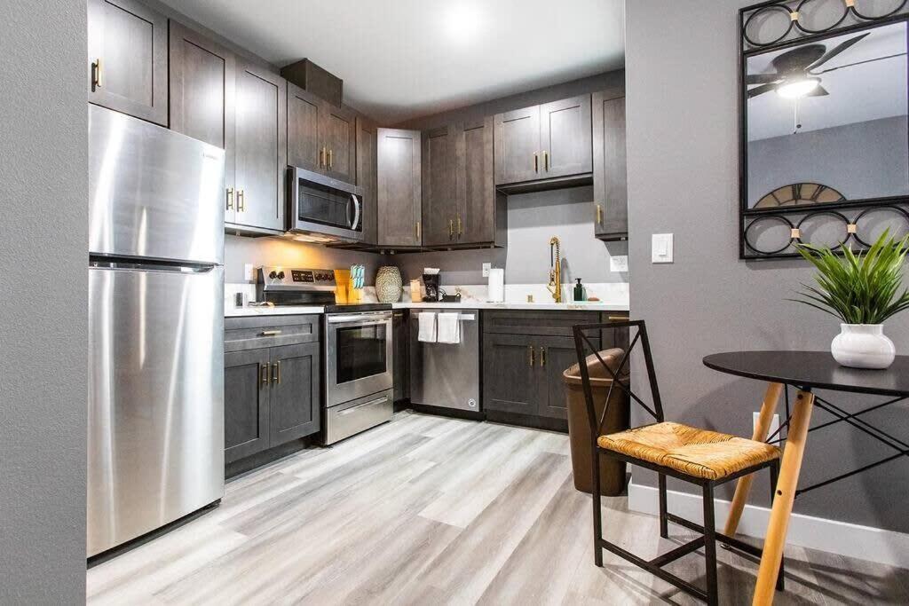 Restaurants-Pets-Professionals-Fastwifi-A C-Patios Apartment San Diego Luaran gambar